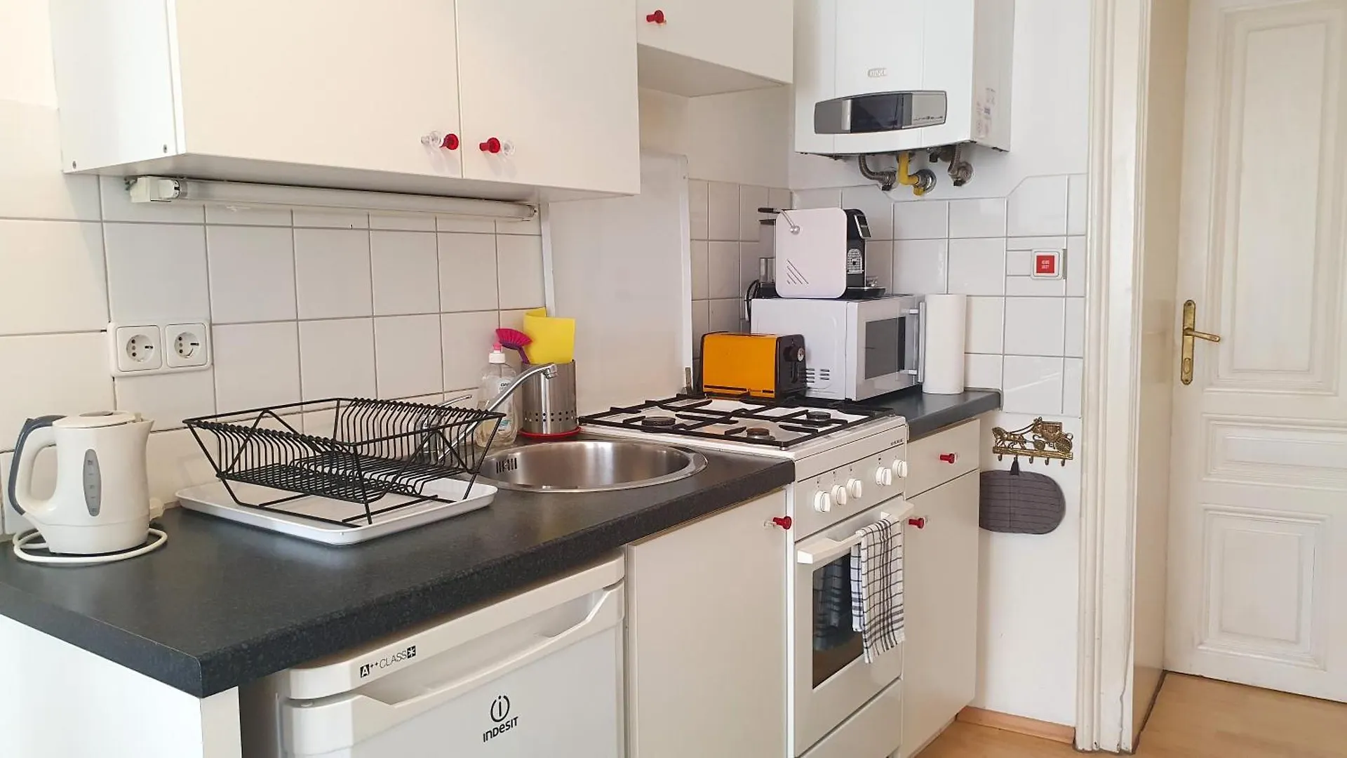 Apartment Quiet 2-Room Flat, Walking Distance To City Centre Vienna Austria
